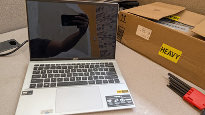**For Parts**acer Swift Go 14 Intel Evo Thin & Light Laptop | 14" OLED 2880 x 1800 90Hz Display | Unlock AI Experiences | Intel Core Ultra 5 Processor 125H | Intel ARC | 16GB LPDDR5X | 512GB SSD | SFG14-72-53BP