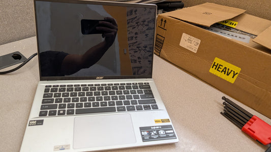 **For Parts**acer Swift Go 14 Intel Evo Thin & Light Laptop | 14" OLED 2880 x 1800 90Hz Display | Unlock AI Experiences | Intel Core Ultra 5 Processor 125H | Intel ARC | 16GB LPDDR5X | 512GB SSD | SFG14-72-53BP