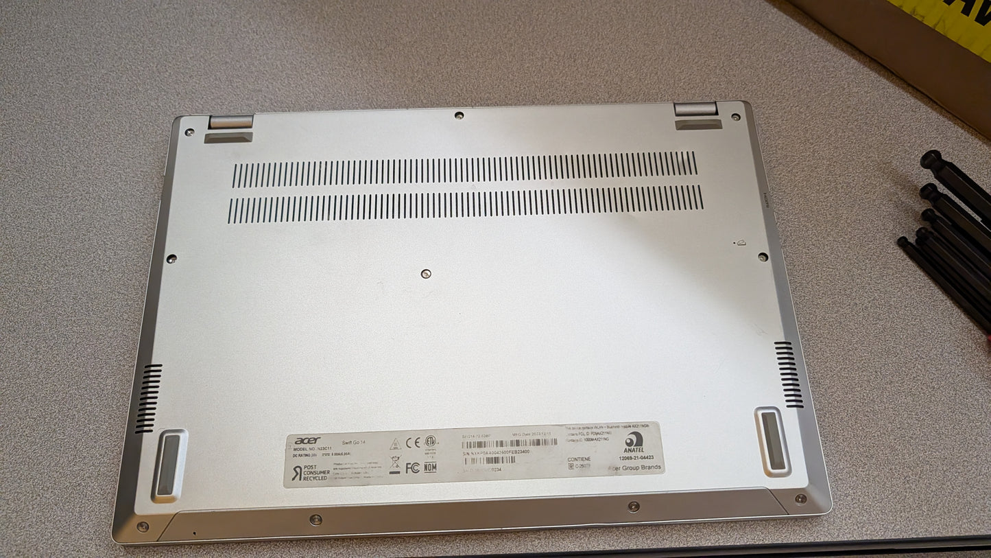 **For Parts**acer Swift Go 14 Intel Evo Thin & Light Laptop | 14" OLED 2880 x 1800 90Hz Display | Unlock AI Experiences | Intel Core Ultra 5 Processor 125H | Intel ARC | 16GB LPDDR5X | 512GB SSD | SFG14-72-53BP