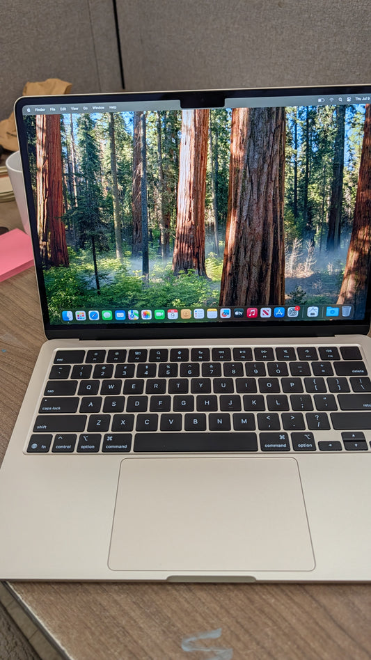 Apple 2025 MacBook Air 13-inch A3240, 256GB Starlight battery cycle count 13 Model A3240