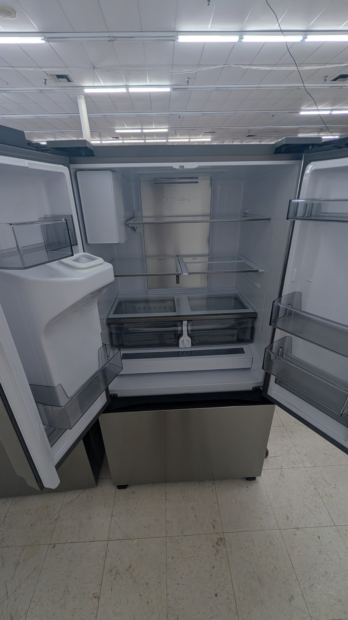 Samsung with family hub refrigerator 25 cubic foot
